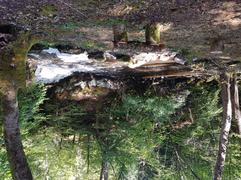 La cascade du Moulin des Morvans avec sa plage